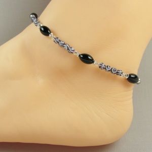 Beaded black/white anklet bracelet with Swarovski